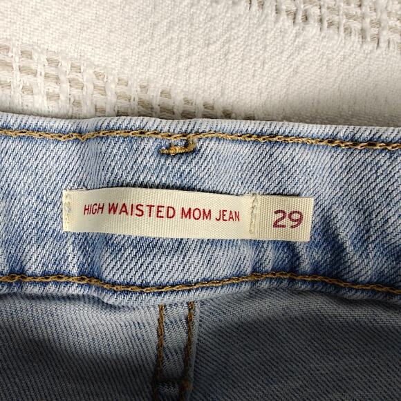 Levi’s Light Wash Distressed High Waisted Mom Jeans Size 29 - Picture 6 of 11